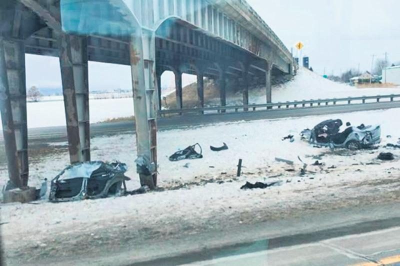 La collision avec le pilier central du viaduc a été particulièrement violente. La victime n’a eu aucune chance. Photo Normand Racine