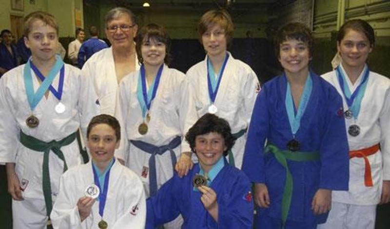 Sur la photo, à l'avant : Antoine Laporte et Ludovic Laliberté. À l'arrière : Vincent Gamache, Louis Graveline, Zachary Daviau, Mathias Lavoie-Rivard, Félix Archambault et Ève Ares.