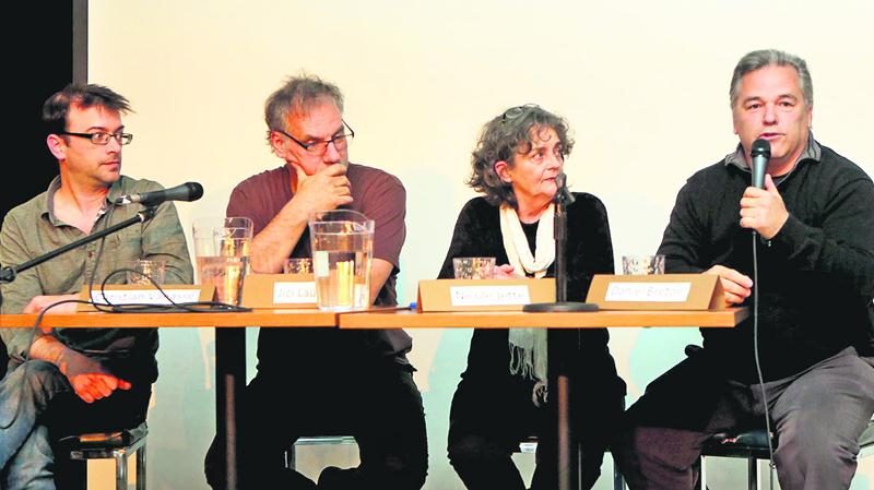 Les invités de la soirée organisée par le service d’animation à la vie spirituelle et à l’engagement communautaire et le club EnVIEro du Cégep de Saint-Hyacinthe : Christian Vanasse, Jici Lauzon, Nicole Jetté et Daniel Breton. Photo Robert Gosselin | Le Courrier ©