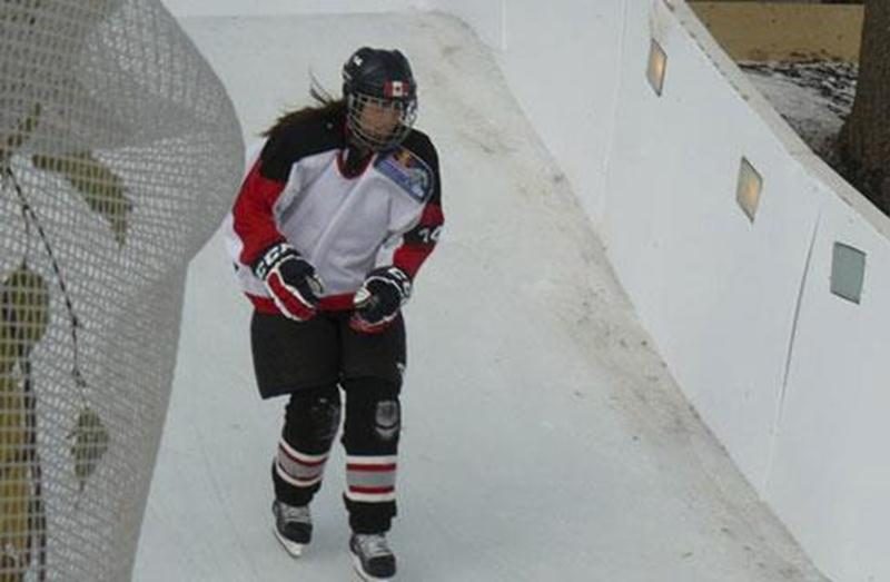 Julie Savoie lors de sa participation au Red Bull Crashed Ice à Niagara Falls.