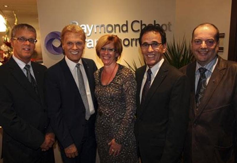 Sur la photo, de gauche à droite : René Charpentier, premier directeur principal – Certification; Jean Chagnon, associé conseil; Chantal Bourgeois, première directrice principale – Certification; Bernard Forget, associé responsable du bureau; et Donald Brien, premier directeur principal – Certification.