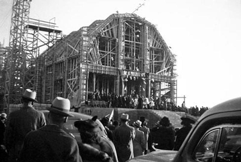 Cérémonie de bénédiction de la pierre angulaire le 30 octobre 1938. Archives CHSH.