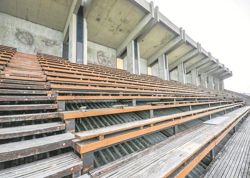 Les estrades extérieures situées à l’arrière de l’ancien Centre culturel et sportif sont utilisées lors des activités de sports extrêmes de l’Expo agricole. Photo François Larivière | Le Courrier ©