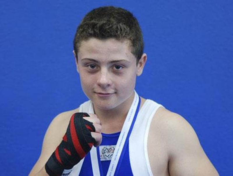 Le boxeur Tommy Dussault (21-7) a surpris son adversaire Luis Santana (19-6), champion québécois, le samedi 26 octobre lors d'un duel présenté à Joliette. Le protégé des Apprentis Champions a remporté le combat par décision partagée. Il s'agit de son troisième triomphe cette saison en autant de combats. Il se prépare maintenant pour le championnat canadien juvénile présenté à Québec dans trois semaines. Audrey-Ann Morin et Antoine Bernier participeront aussi à ce championnat pour les Apprentis C