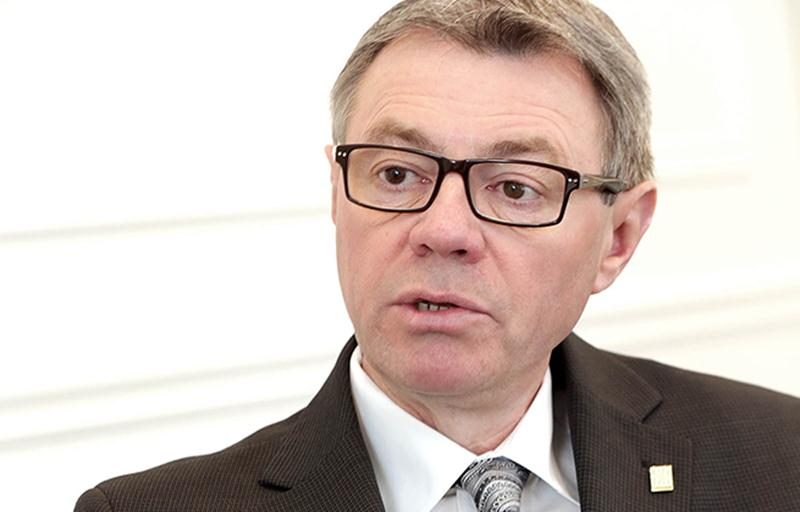 Claude Corbeil aligné sur les élections