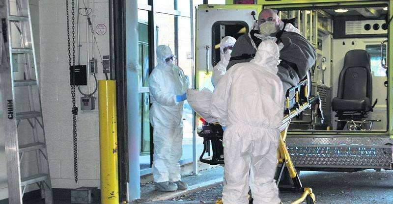 Un faux patient atteint d’Ebola a été transporté à l’urgence de l’Hôpital Honoré-Mercier au début décembre lors d’une simulation. Photo CSSSRY