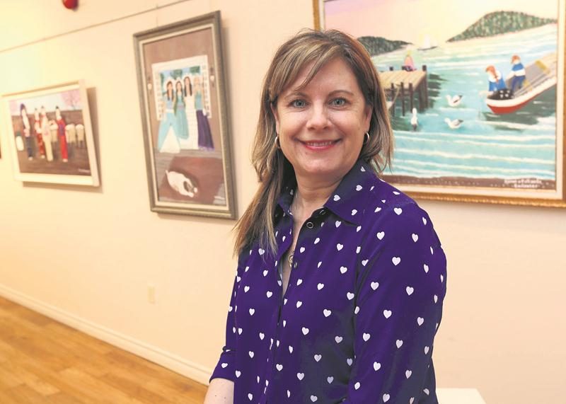 L’exposition de Karine Boulanger veut rendre hommage à sa défunte mère, mais aussi rappeler au public qu’il est important de persévérer dans sa passion, comme elle l’a fait.  Photo Robert Gosselin | Le Courrier ©