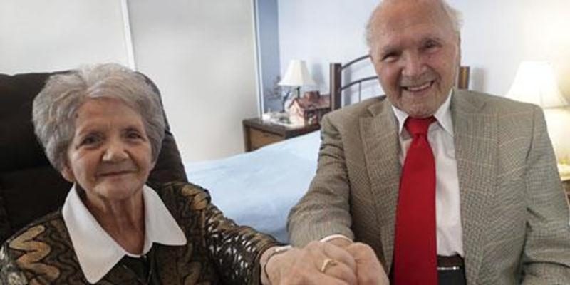 Amoureux depuis un an et demi, les octogénaires Jean-Wilfrid Sawyer et Laurette Robidoux se sont fiancés le jour de Noël.