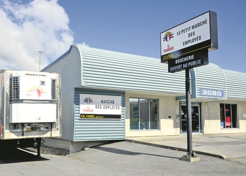 Le Marché des employés d’Olymel est voisin de l’usine de désossage de fesses de porc de  Saint-Hyacinthe. Photo François Lativière | Le Courrier