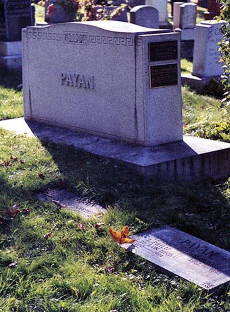 Monument funéraire familial de Paul-F. Payan, cimetière Mont-Royal, Montréal.