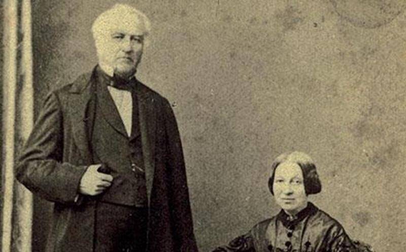 Augustin-Norbert Morin et Adèle Raymond, probablement au début des années 1860, par le Studio Livernois à Québec. [ACHSH]