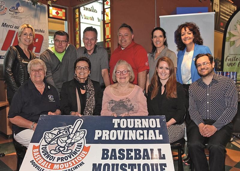 Le comité organisateur du Tournoi provincial de baseball moustique de Saint-Hyacinthe se réjouit de constater que sa popularité ne s’essouffle pas avec un engouement sans pareil pour sa 32e édition. Photo Robert Gosselin | Le Courrier ©