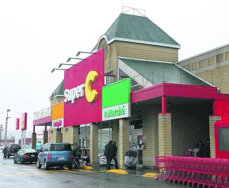 Le supermarché Super C de Saint-Hyacinthe est situé au coin de la rue Johnson Est et de l’avenue Cusson. Photo Robert Gosselin | Le Courrier ©