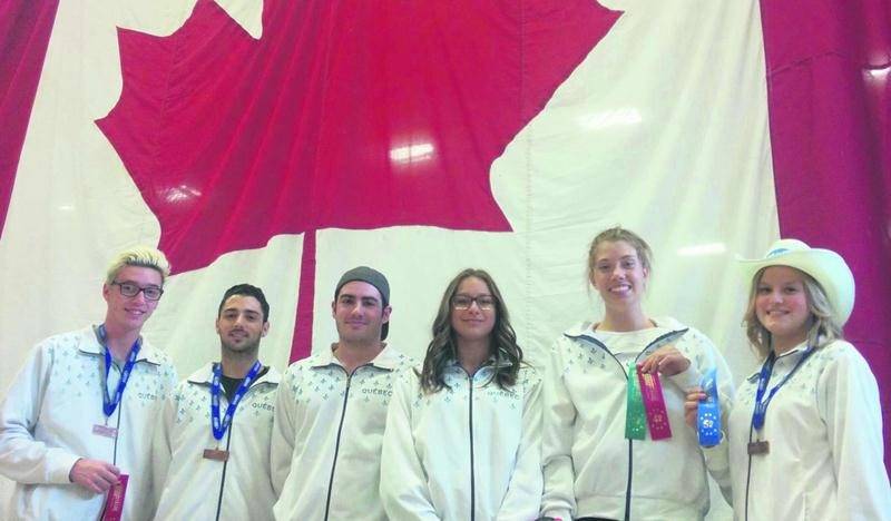 Six athlètes de Gymnaska-Voltigeurs se sont rendus à Calgary pour participer au championnat canadien des sports de trampoline. Dans l’ordre habituel, Jean-Philippe Camirand, Kevin ­Desjardins-Rodier, Maxime Proulx, Maëlly Hamel, Amélie Pietroniro-Savoie et Stéphanie ­Pelletier. Photo Courtoisie