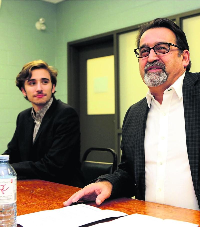 Au premier plan, le candidat libéral aux prochaines élections fédérales René Vincelette en compagnie de Philippe Chassé, président de l’Association libérale fédérale de Saint-Hyacinthe-Bagot. Photo Robert Gosselin | Le Courrier ©