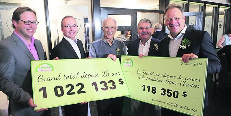 De gauche à droite : Benoit Chartier, président de la Fondation Denis-Chartier et du comité organisateur de l’omnium; Pascal Milotte, président de la Société canadienne du cancer, secteur Richelieu-Yamaska; Réal Chagnon et Pierre Solis, instigateurs de l’omnium en 1990; et Jacques Sylvestre Jr, président de la 25e édition de l’omnium. Photo Robert Gosselin | Le Courrier ©