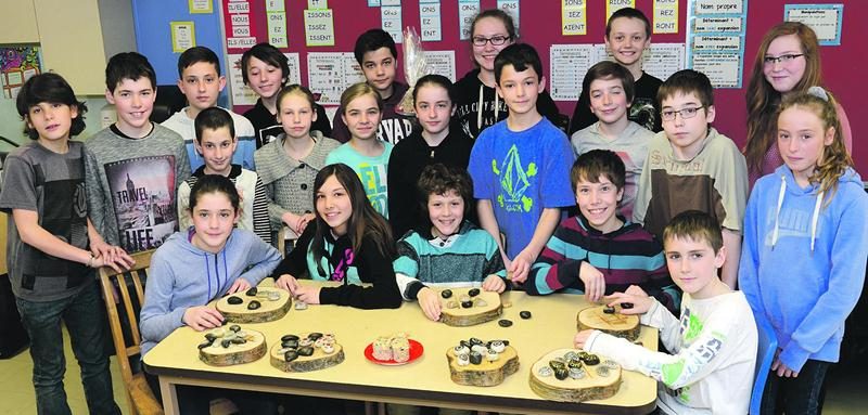 La classe de 5e et 6e année de l’école Henri-Bachand a développé son sens des affaires grâce au projet entrepreneurial « À portée de main ». Photo François Larivière | Le Courrier ©