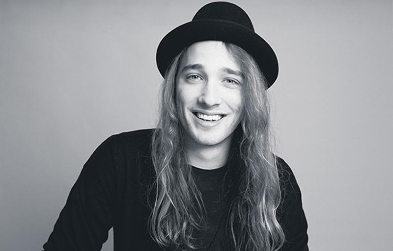Deux ans après La Voix, Travis Cormier lancera finalement son premier album cet automne. Il viendra en présenter quelques chansons le 28 juillet à l’Expo agricole. Photo Courtoisie