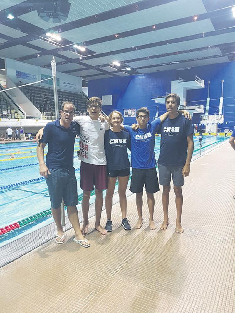 Sur la photo, l’entraîneur du CNSH, Bruno Benceny, en compagnie des nageurs Jacob Dautrey, Justine Roy, German Gonzalez Martinez et Christophe Raymond.  Photo Facebook Club de natation de St-Hyacinthe