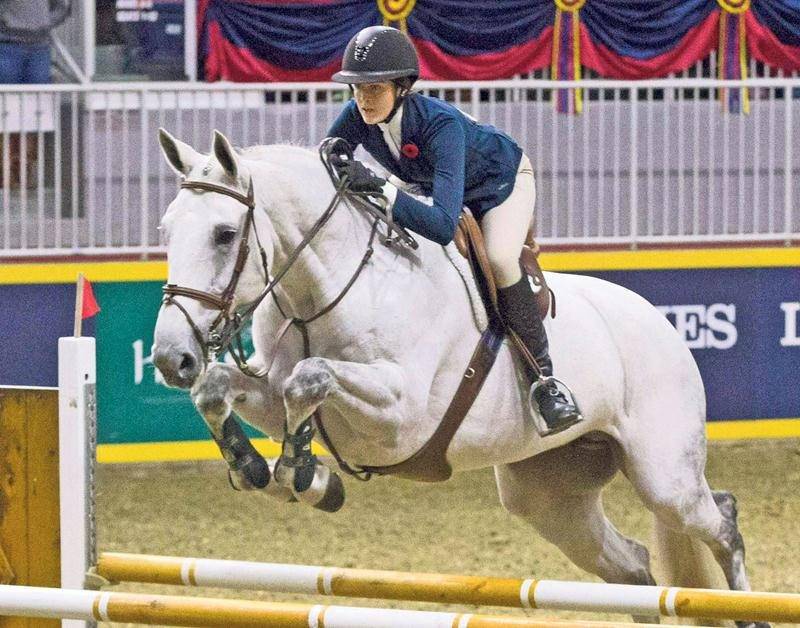 Béatrice Daviault a réalisé un rêve d’enfance en participant à l’épreuve de la Médaille de l’Équipe équestre canadienne au Royal Winter Fair de Toronto, où elle a décroché la 2e place. Photo courtoisie