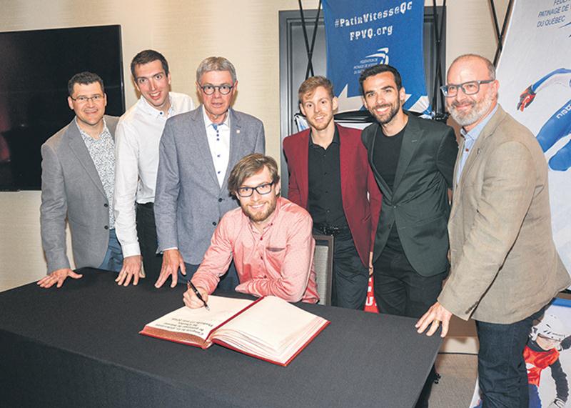 Un « cocktail olympique » a été organisé par la Fédération de patinage de vitesse du Québec au Centre de congrès de Saint-Hyacinthe, en marge du gala de fin de saison qui se tenait au même endroit. Pour l’occasion, la Ville a fait signer son Livre d’or aux athlètes présents.