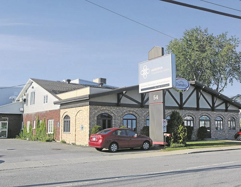La coopérative Agropur a annoncé la fermeture définitive de sa fromagerie de Saint-Damase, anciennement Damafro, pour le mois d’avril 2019. Photo Robert Gosselin | Le Courrier ©