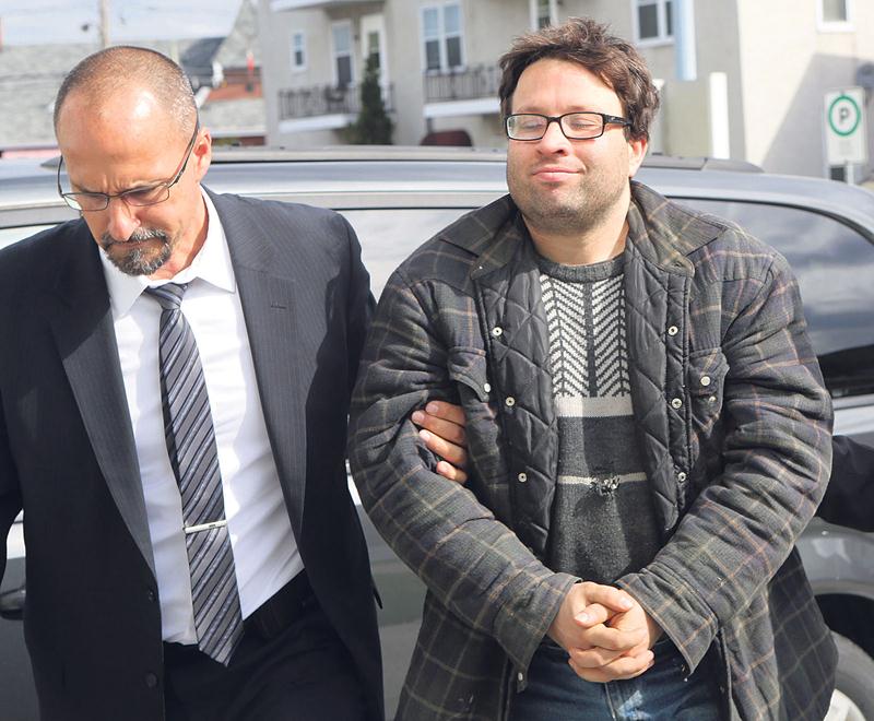 Francis Yergeau est détenu depuis son arrestation en mai 2016 (photo). Il assiste calmement à son procès, sans menottes, mais entouré de deux constables, dans le box des accusés. Photothèque | Le Courrier ©