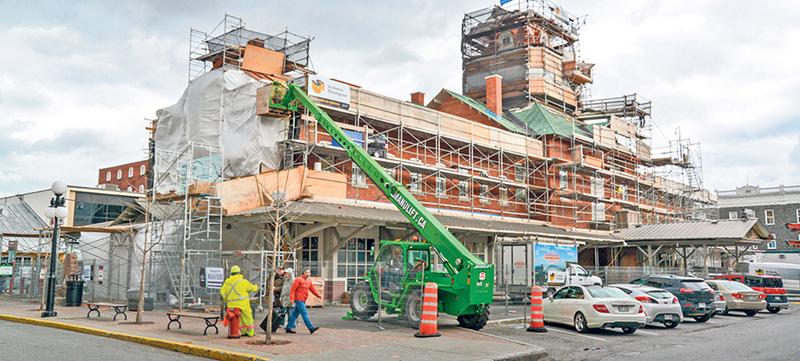 Saint-Hyacinthe Technopole dépannera la SDC en assumant la gestion du Marché jusqu’au 31 décembre 2018. Rappelons que les travaux de réfection sont sous la responsabilité de la Ville de Saint-Hyacinthe, propriétaire du bâtiment. Photo François Larivière | Le Courrier ©