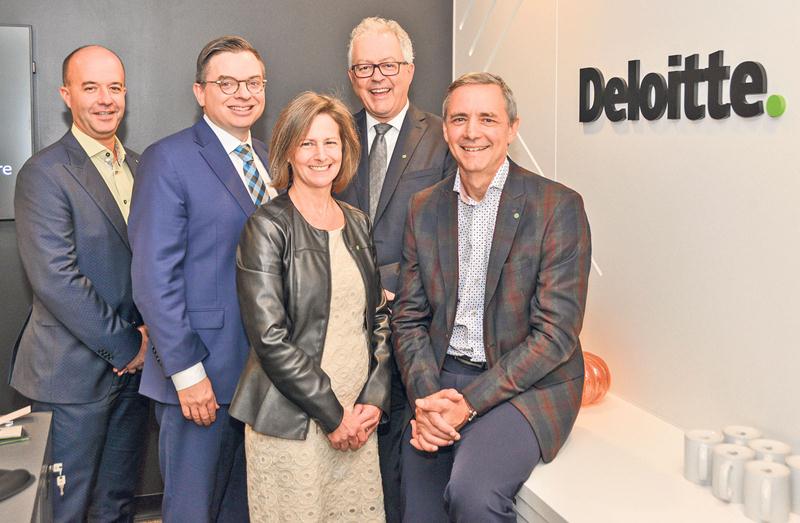 Les associés du bureau de Deloitte à Saint-Hyacinthe. Sur la photo, dans l’ordre habituel, Sébastien Wille, Martin Fredette, Nathalie Perrault, Claude Grégoire et François Lanoie. Photo François Larivière | Le Courrier ©