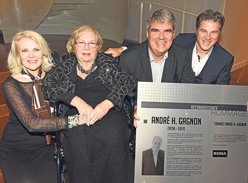 Une famille fière et heureuse à l’inauguration du Cabaret André-H.-Gagnon : Ève Chantal, Lucie Amaël Gagnon, Stéphane et Jean-François. Photo Patrick Deslandes