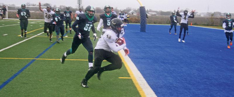Les Lauréats ont franchi une première étape des séries éliminatoires, samedi, en battant les Triades du Cégep de Lanaudière 29 à 8 en quart de finale. Photo Maxime Prévost-Durand | Le Courrier ©