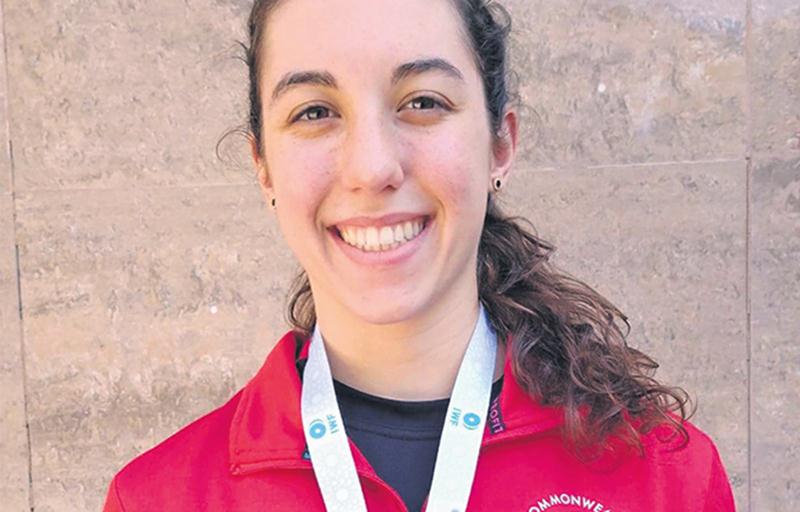 Tali Darsigny reviendra du Championnat du monde junior d’haltérophilie avec une belle médaille de bronze au cou. On la voit sur le podium à l’extrême droite. Photo Courtoisie