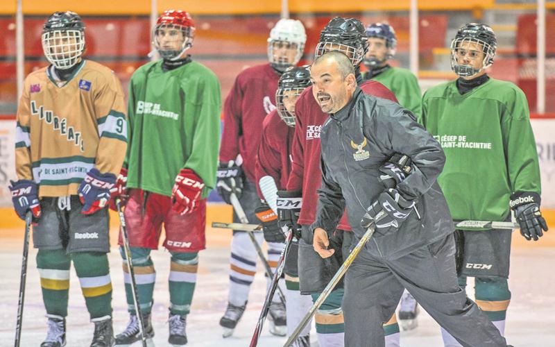 « Le développement du joueur et sa capacité à aller au niveau supérieur, c’est surtout là-dessus que l’on veut miser », soutient l’entraîneur-chef des Lauréats, Louis-Philippe Blanchet. Photo François Larivière | Le Courrier ©