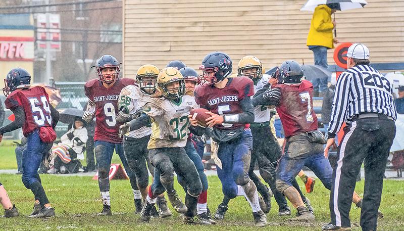 Malgré les conditions difficiles, les Patriotes ont livré une solide performance face aux Oursons, samedi, pour obtenir leur billet pour la finale D3 chez les cadets.  Photo François Larivière | Le Courrier ©