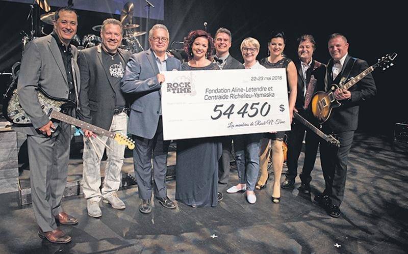 Les musiciens de Rock N’ Time ont remis un chèque de 54 450 $ aux représentants de la Fondation Aline-Letendre et de Centraide Richelieu-Yamaska grâce aux deux spectacles offerts au Centre des arts Juliette-Lassonde les 22 et 23 mai.