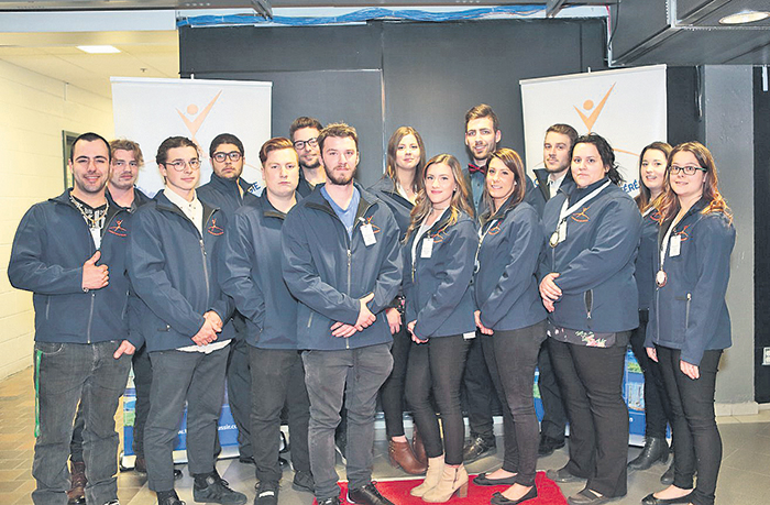La quinzaine d’étudiants qui ont représenté l’EPSH aux dernières Olympiades québécoises