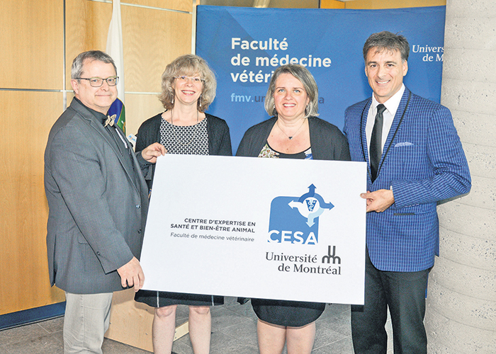 Sur la photo de gauche à droite, le Dr Michel Carrier, Rachel Charbonneau, Christine Barthe et le Dr Luc DesCôteaux.