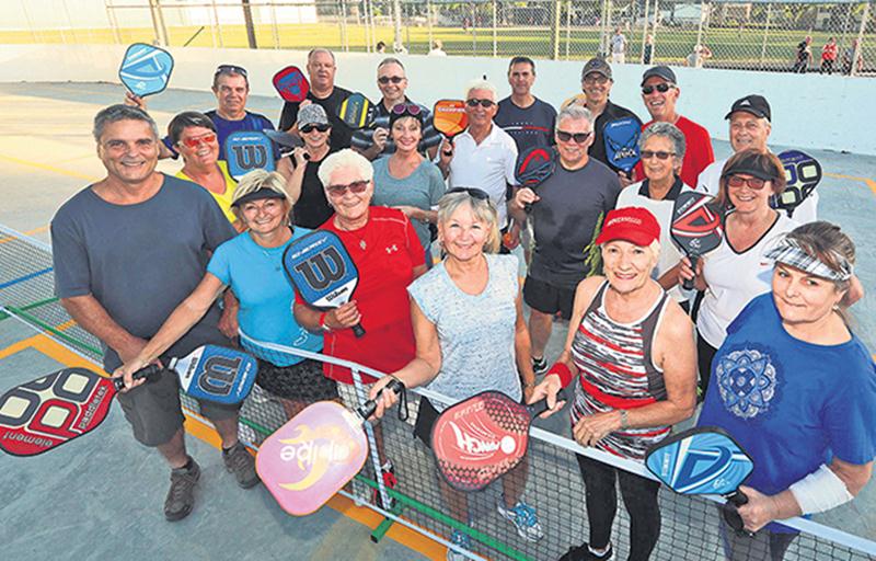 En collaboration avec le Service des Loisirs de la Ville de Saint-Hyacinthe et les Loisirs La Providence, le Club de pickleball de Saint-Hyacinthe a inauguré le 19 juin quatre nouveaux terrains extérieurs sur la patinoire permanente Michel-Archambault pour la saison estivale.