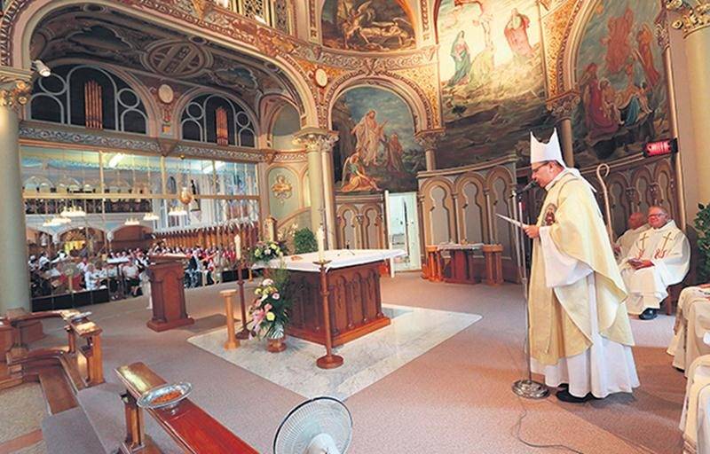 Mgr Christian Rodembourg a célébré la dernière eucharistie de la chapelle avant la fermeture du monastère des Adoratrices du Précieux-Sang.