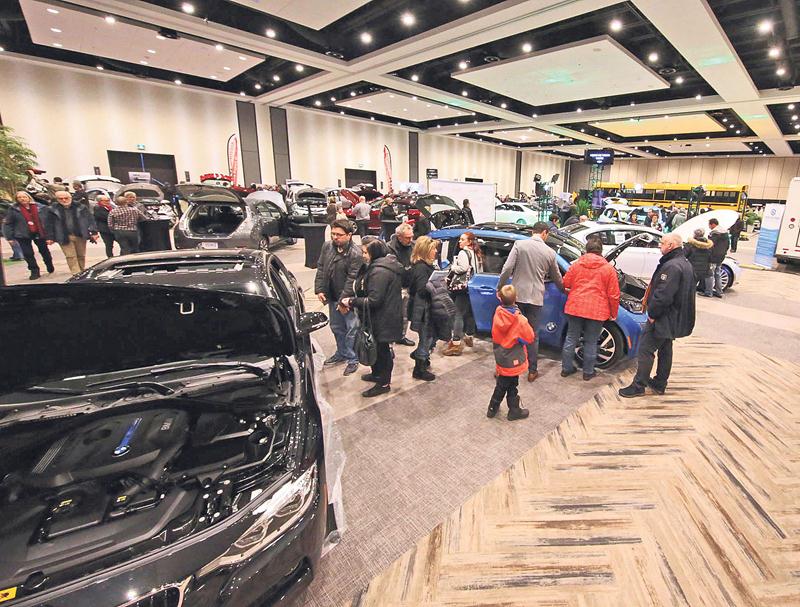 Dans le cadre de la 2e édition du Salon du véhicule électrique de Saint-Hyacinthe, les concessionnaires disposeront cette année d’une plus grande superficie pour exposer leurs modèles hybrides et 100 % électrique. Photothèque | Le Courrier ©