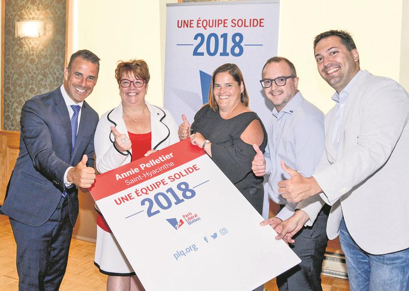 Les libéraux Stéphane Billette, député de Huntington, Annie Pelletier, candidate dans Saint-Hyacinthe, Marie-Claude Durand, candidate dans Nicolet-Bécancour, François Vaes, candidat dans Johnson, et Antoine Atallah, le président du parti. Photo François Larivière | Le Courrier ©