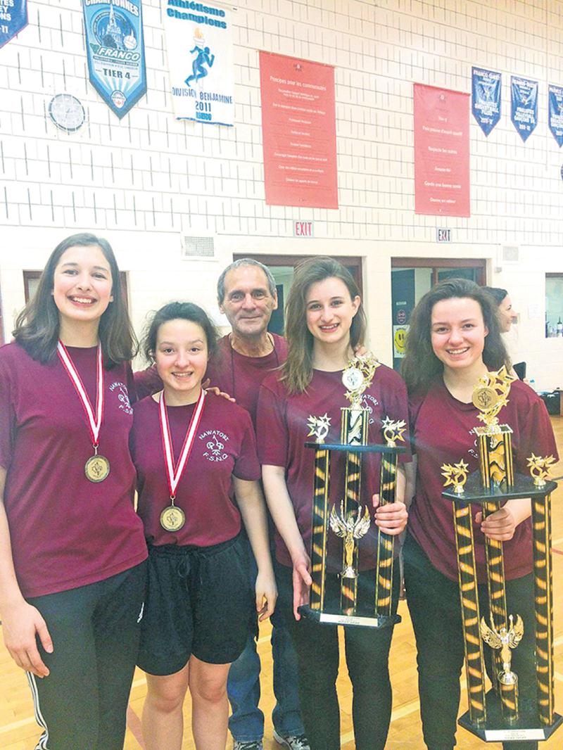 Sur la photo, on retrouve Blanche Ménard, Alyssia Scott, Claude Paquette, Marilou Cournoyer et Annabelle Scott.