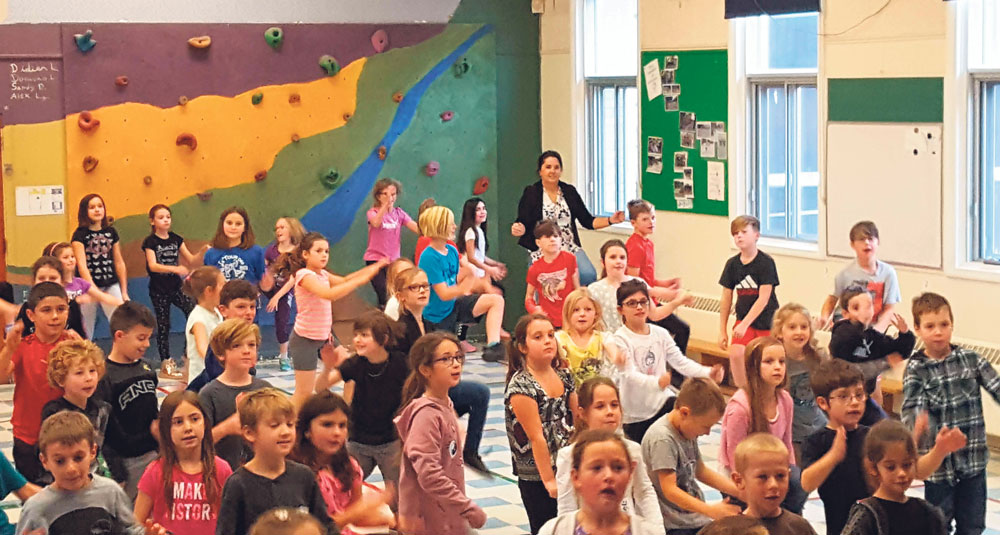 L’école Saint-Pierre s’est démarquée dans le cadre de la campagne « Un automne qui bouge » du RSEQ Montérégie. Ses élèves ont pu bouger tout en s’amusant grâce aux nombreuses activités proposées. Photo gracieuseté RSEQ Montérégie