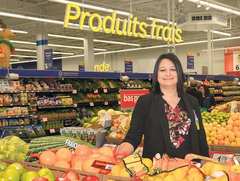Katia Ferland, gérante de la succursale Walmart de Saint-Hyacinthe, est fière du nouveau concept Supercentre du magasin. Photo François Larivière | Le Courrier ©