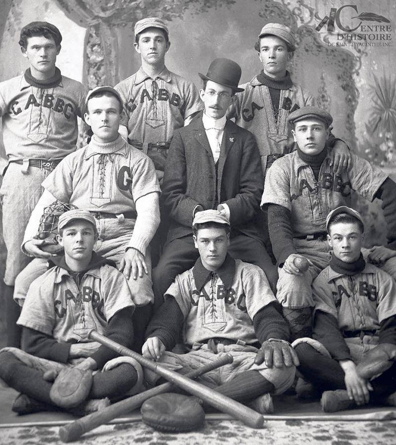 Le Granite, premier club de baseball professionnel à Saint-Hyacinthe en 1895. Collection Centre d’histoire de Saint-Hyacinthe, CH085 Studio B.J. Hébert, photographe