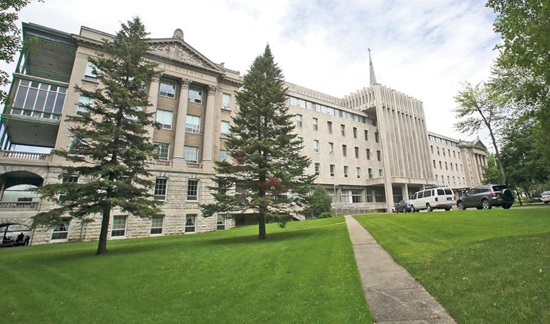 Après le Collège Antoine-Girouard, la CSSH pourrait maintenant mettre la main sur le Séminaire pour y donner une vocation scolaire. Insistons ici sur l’importance du conditionnel. Photothèque | Le Courrier ©