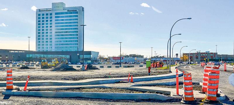 Des feux de circulation doivent faire leur apparition à l’intersection de l’avenue Cusson et de la rue Daniel-Johnson Ouest. Le secteur vers le boulevard Laframboise changera lui aussi d’apparence, mais seulement l’année prochaine. Photo François Larivière | Le Courrier ©