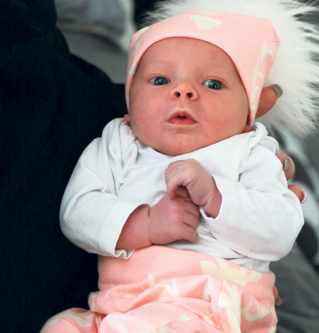La petite Raphaëlle Laporte a été le premier enfant à naître en 2019 à l’Hôpital Honoré-Mercier. Photo Robert Gosselin | Le Courrier ©