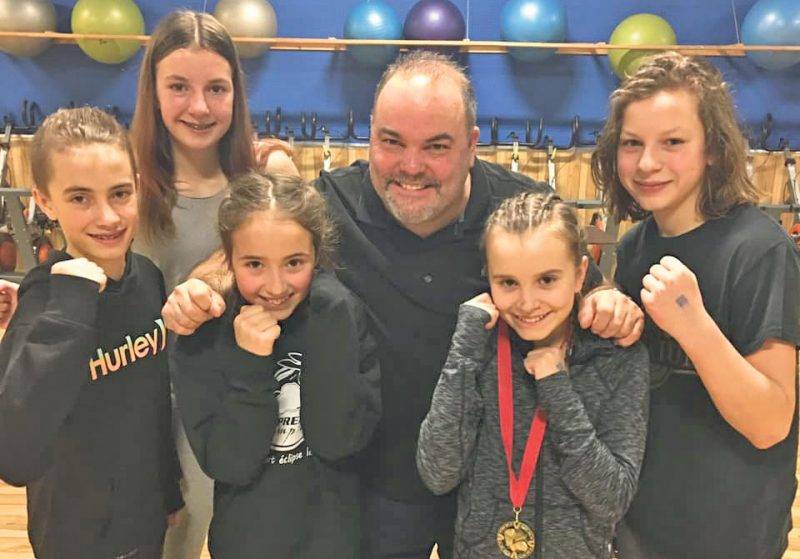 Cinq boxeurs des Apprentis Champions se sont rendus à Rimouski au début du mois pour participer à un gala amateur. Photo Facebook
