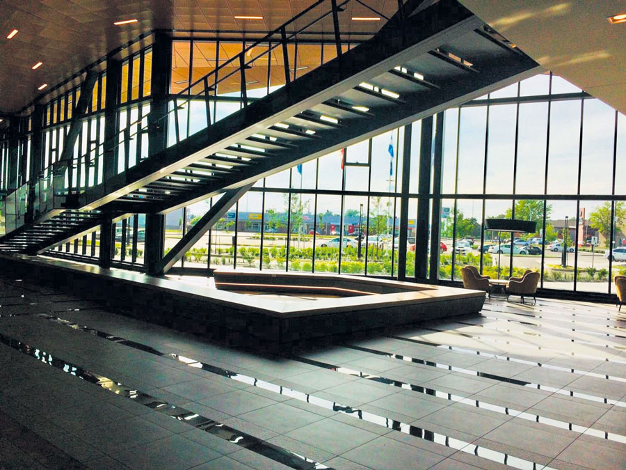 L’œuvre d’art qui sera intégrée au Centre de congrès, sous le grand escalier de marbre à l’entrée, devrait finalement être installée à l’été.

Photo gracieuseté Ville de Saint-Hyacinthe